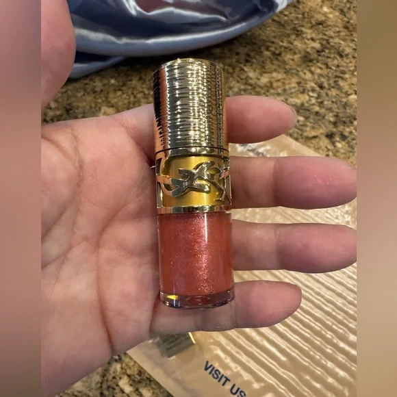 YSL LOVESHINE PLUMPING LIP OIL GLOSS - Picture 2 of 5